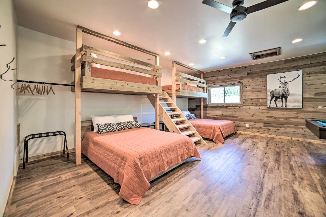 Contemporary Cabin With Game Room And Fire Pit Island Park Ngoại thất bức ảnh